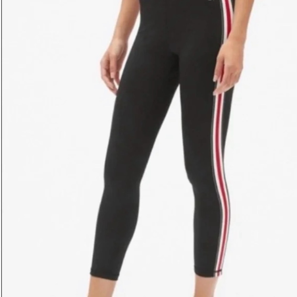 Gap Fit Women’s Blackout Technology Leggings